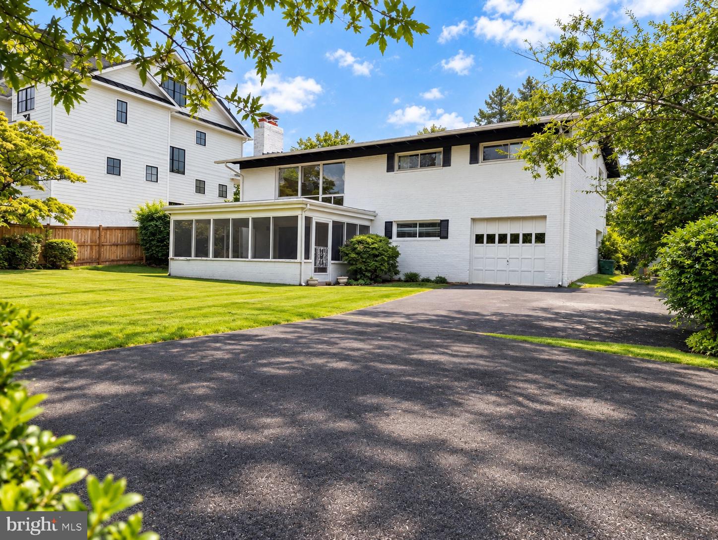 1605 WOODMOOR LANE