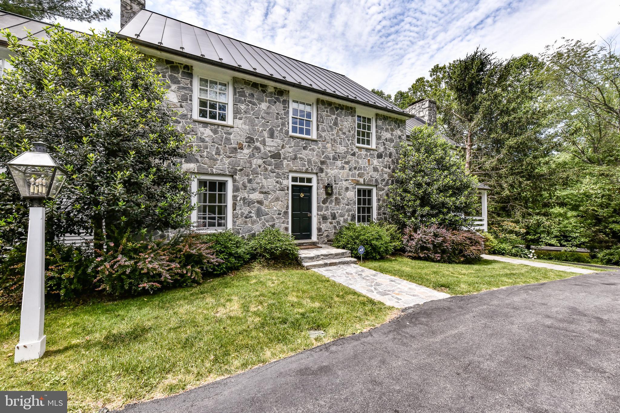 BELLE VIEW - Residential Lease