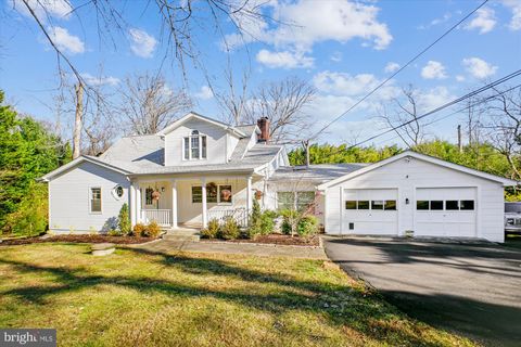 2627 FIVE OAKS ROAD VIENNA VA 22181