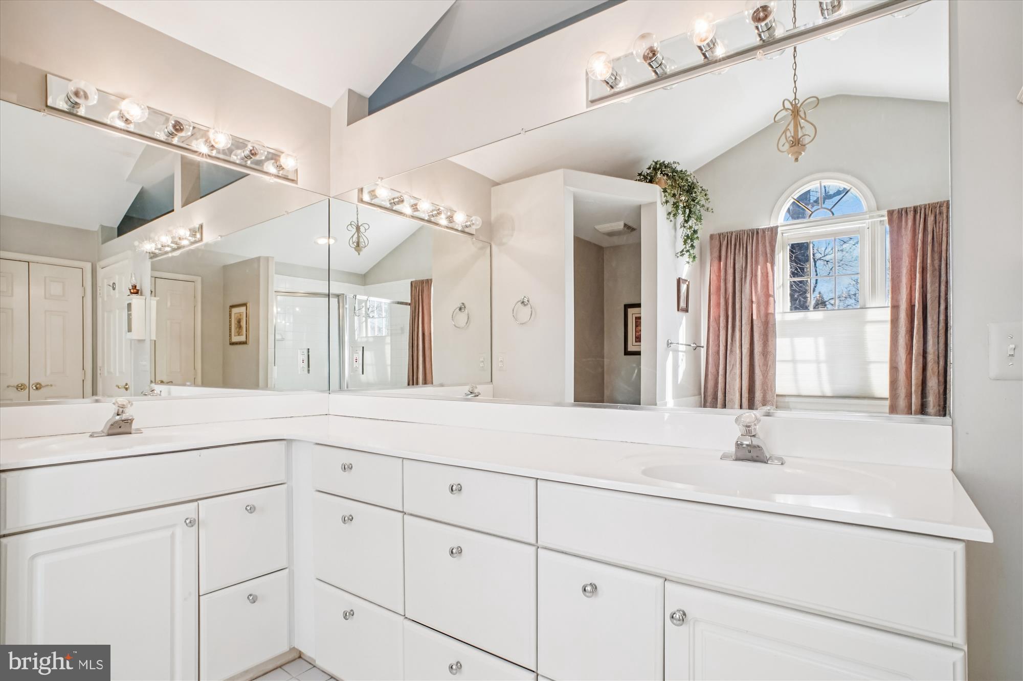 FIVE OAKS - Residential