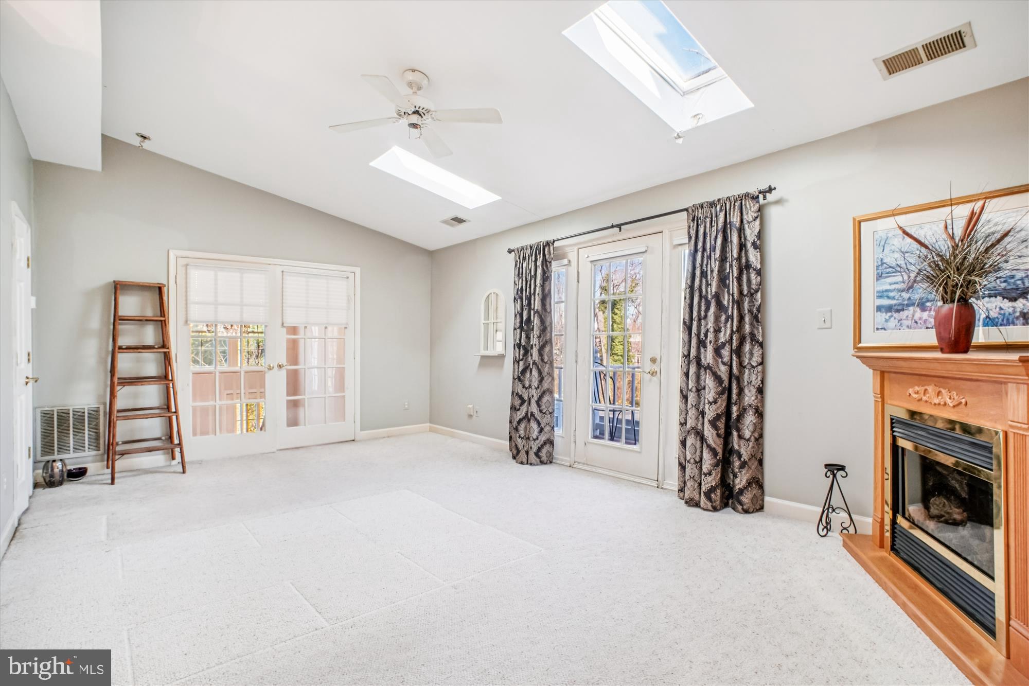 FIVE OAKS - Residential