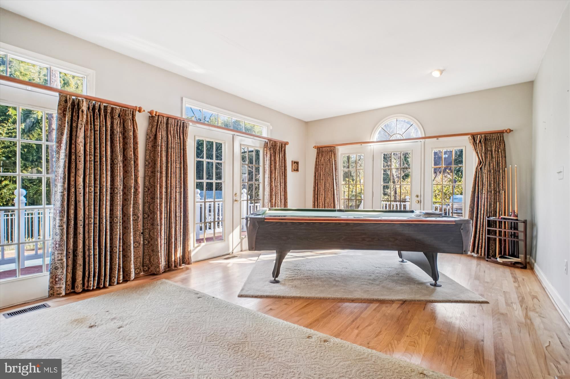 FIVE OAKS - Residential