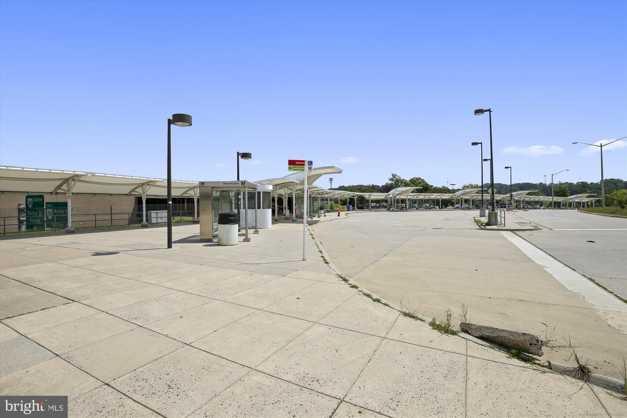 FIVE OAKS - Residential