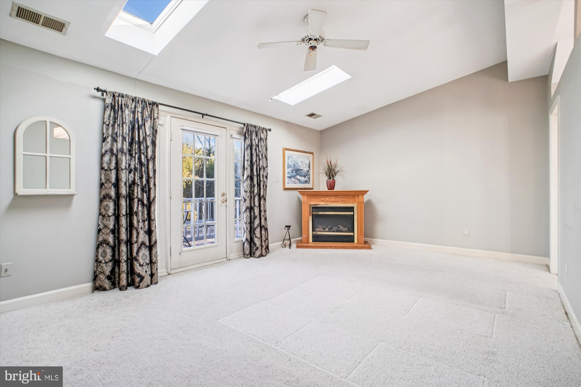 FIVE OAKS - Residential