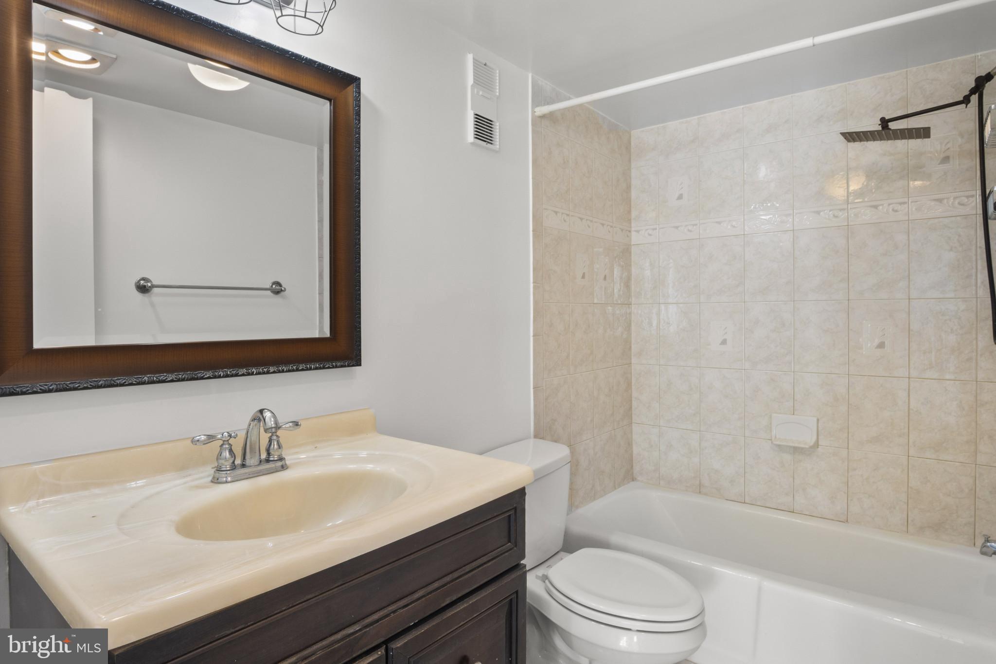 SKYLINE HOUSE - Residential Lease