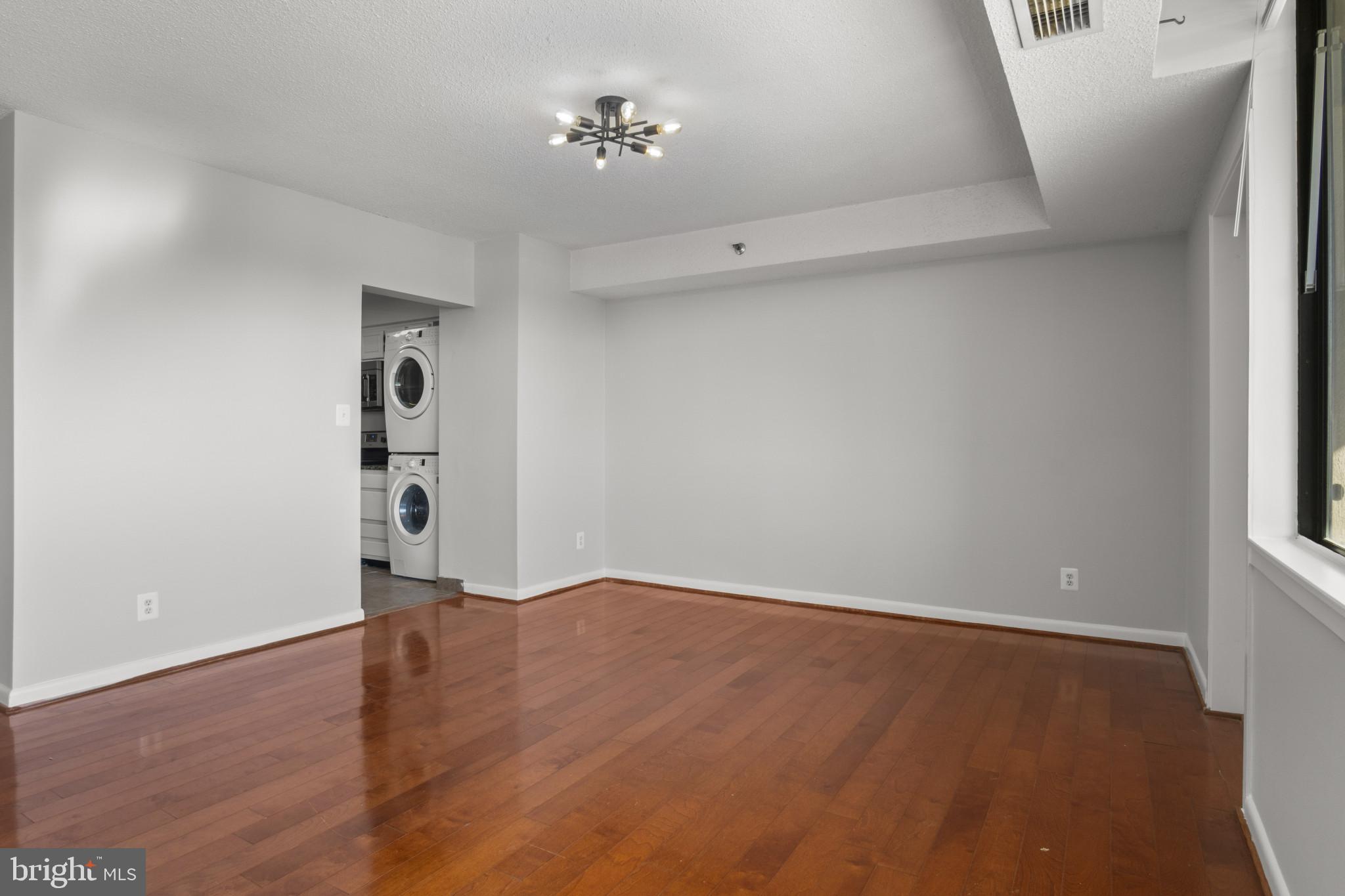 SKYLINE HOUSE - Residential Lease