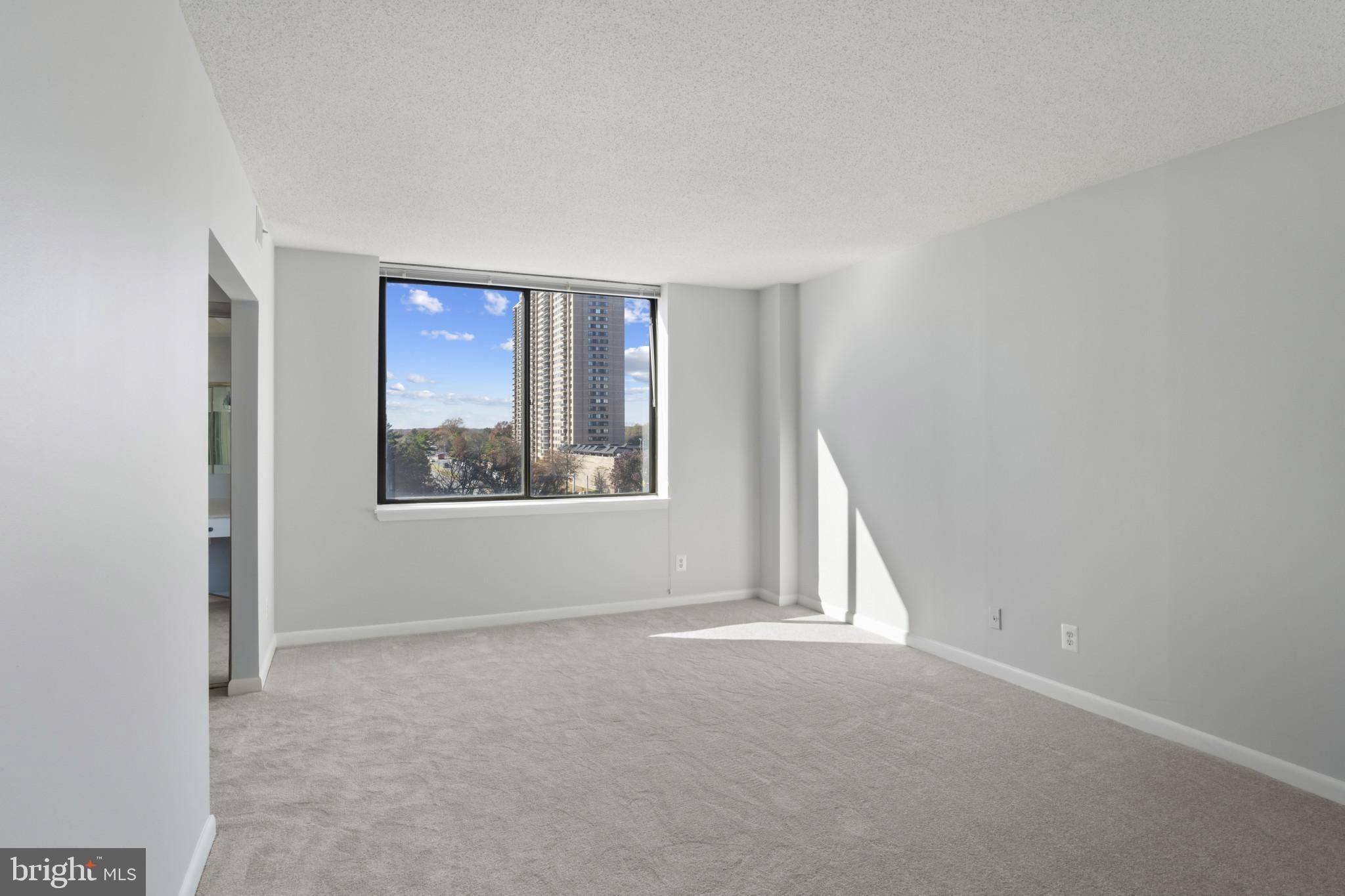 SKYLINE HOUSE - Residential Lease