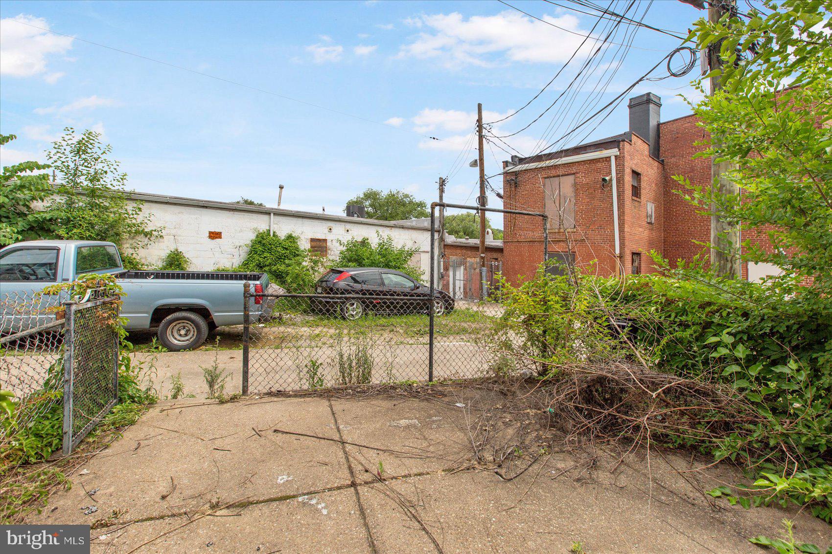 DUNDALK MANOR - Residential