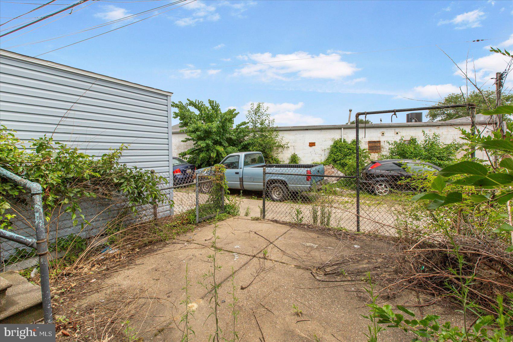 DUNDALK MANOR - Residential