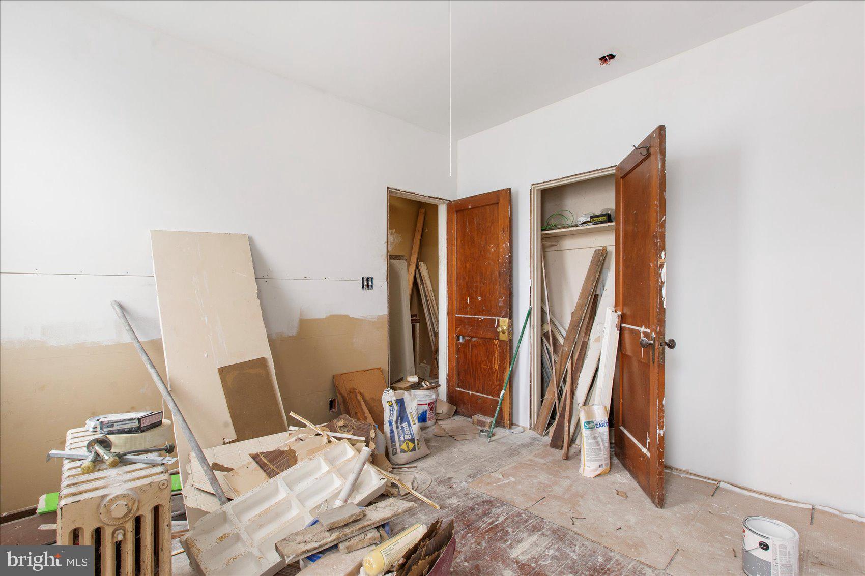 DUNDALK MANOR - Residential