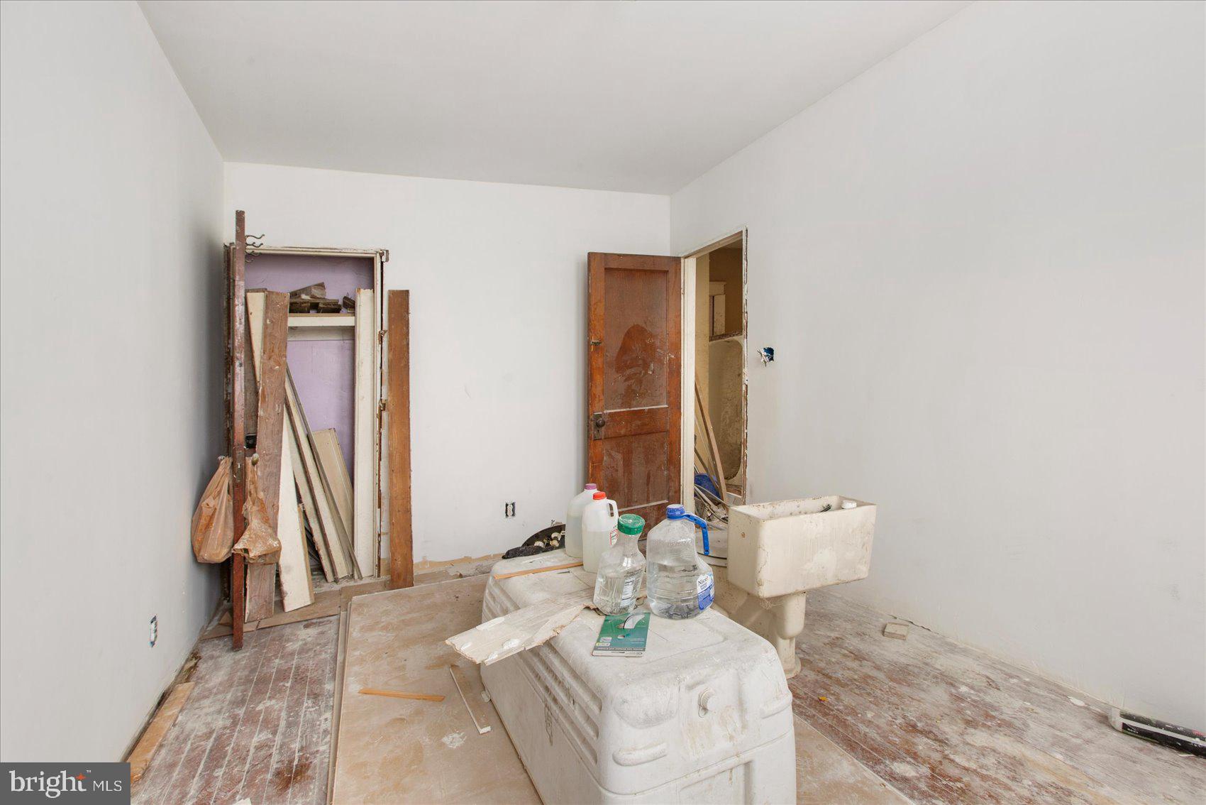 DUNDALK MANOR - Residential