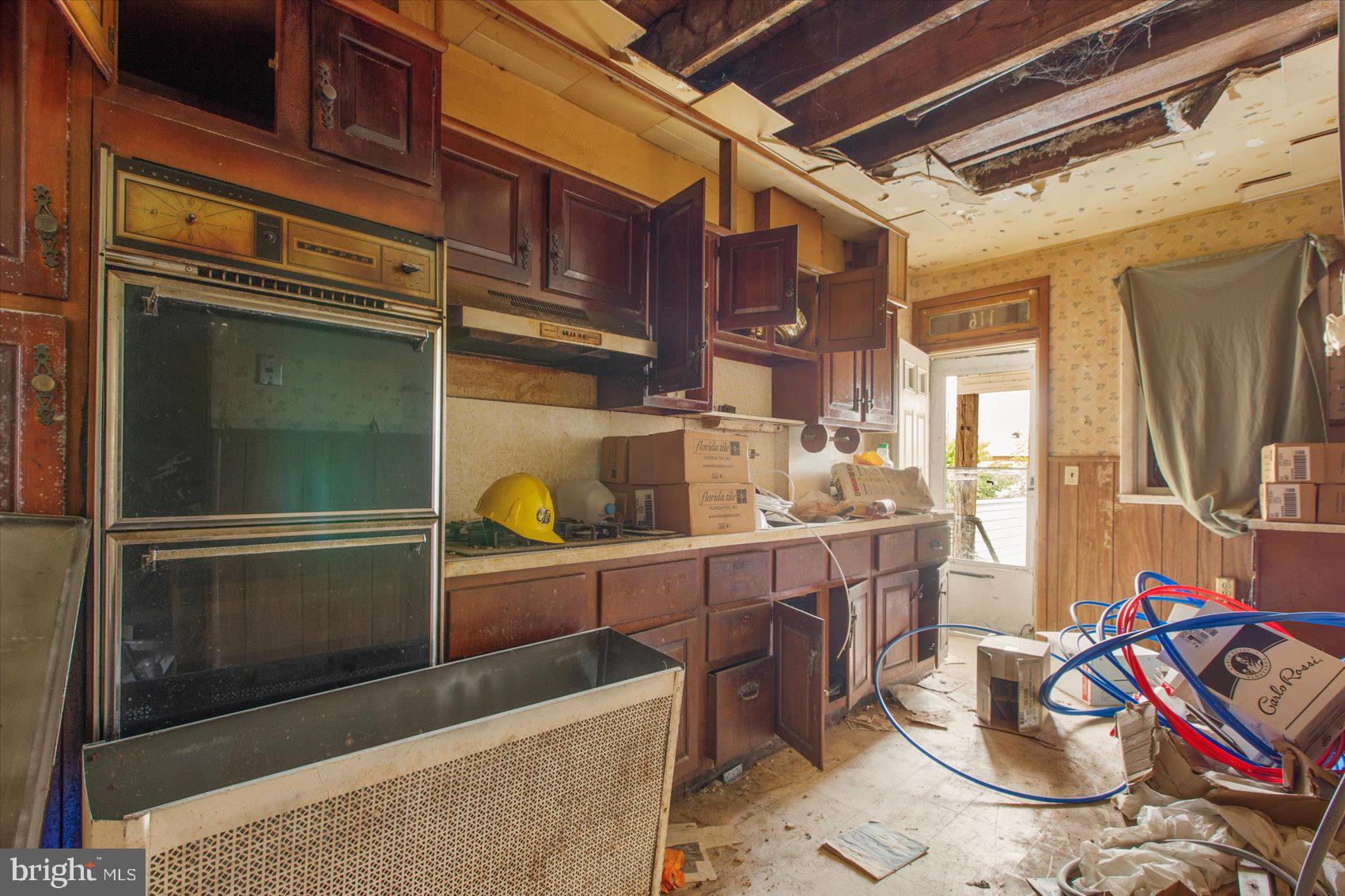 DUNDALK MANOR - Residential