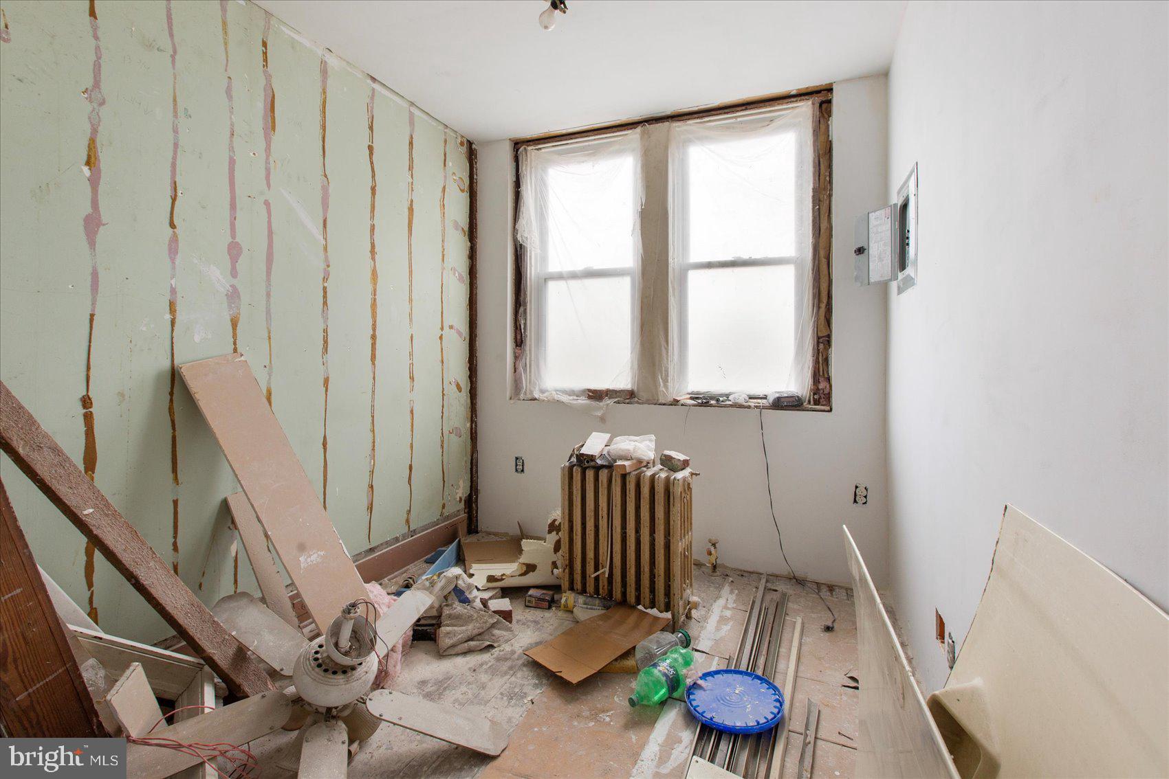 DUNDALK MANOR - Residential