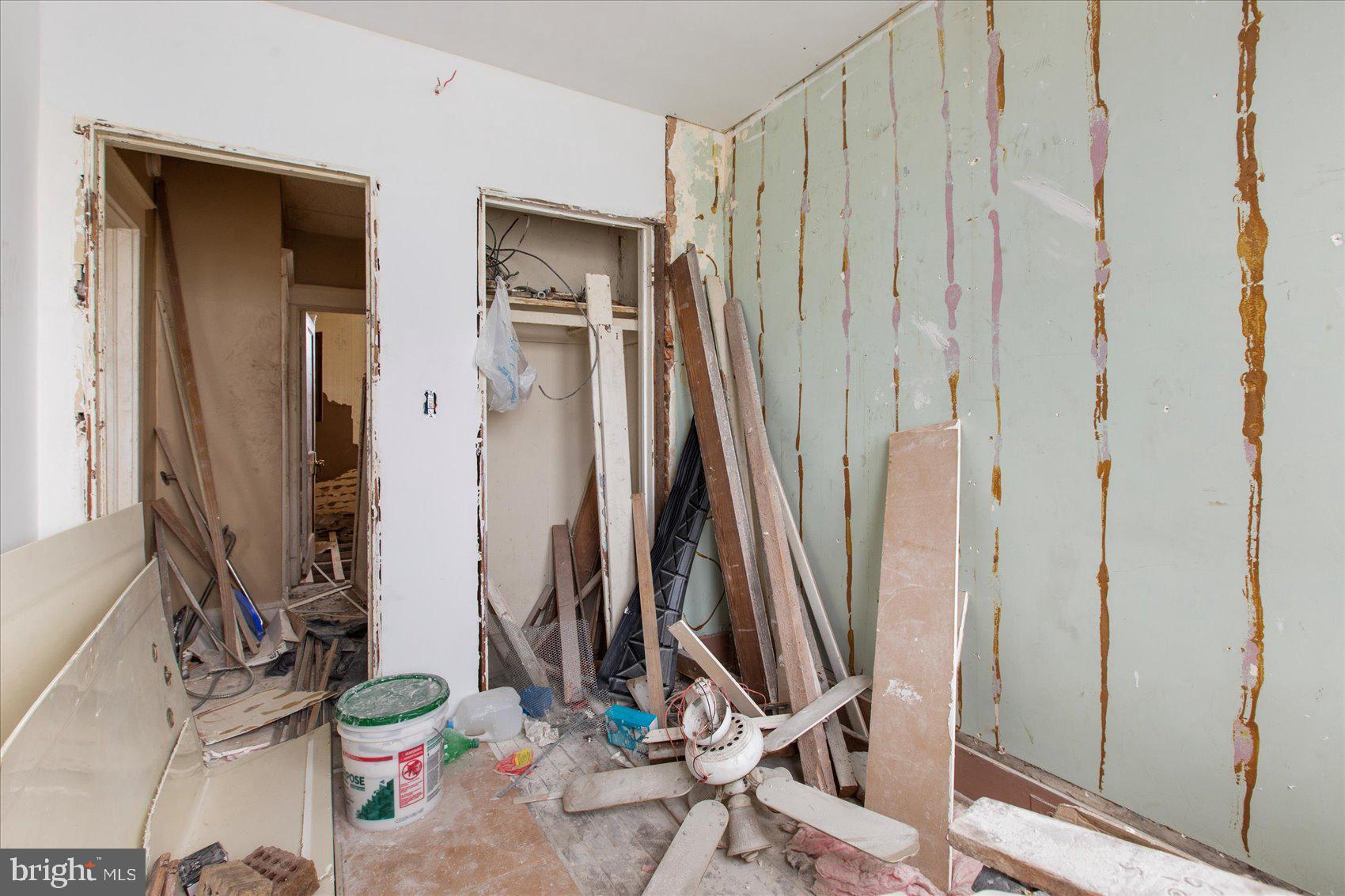 DUNDALK MANOR - Residential