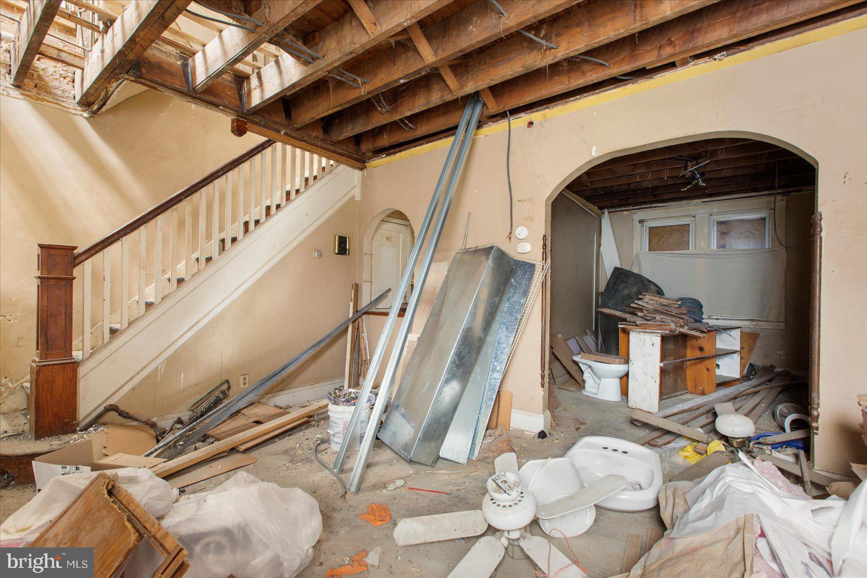 DUNDALK MANOR - Residential