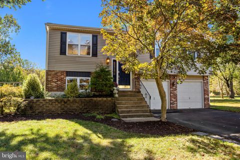 80 HERSHEY COURT NEWTOWN PA 18940