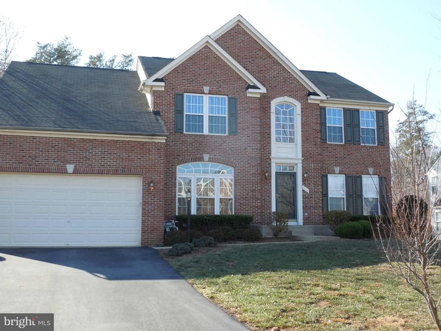 REGULAR SALE... THREE FINISHED LEVELS, W/O LOWER LEVEL,  1/2 ACRE LOT WITH 6' FENCED BACK YD AND DECK. MEDIA ROOM W/SURROUND SOUND, LARGE STORAGE AND EXERCISE ROOM. KITCHEN WITH GOURMET ISLAND, COOK TOP, RECESSED LGTS AND DOUBLE OVENS.  WOOD FLOORS IN KIT., FOYER, MORNING ROOM AND STAIRCASE.  HUGEMBR  WITH 2 W/I CLOSETS AND SITTING AREA.   BRICK FRONT AND LANDSCAPED.  3400 FIN.SQ FT. UPPER LEVEL