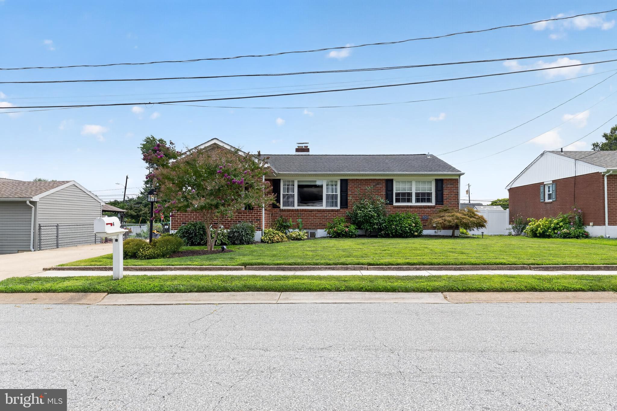 4 BANDUR COURT