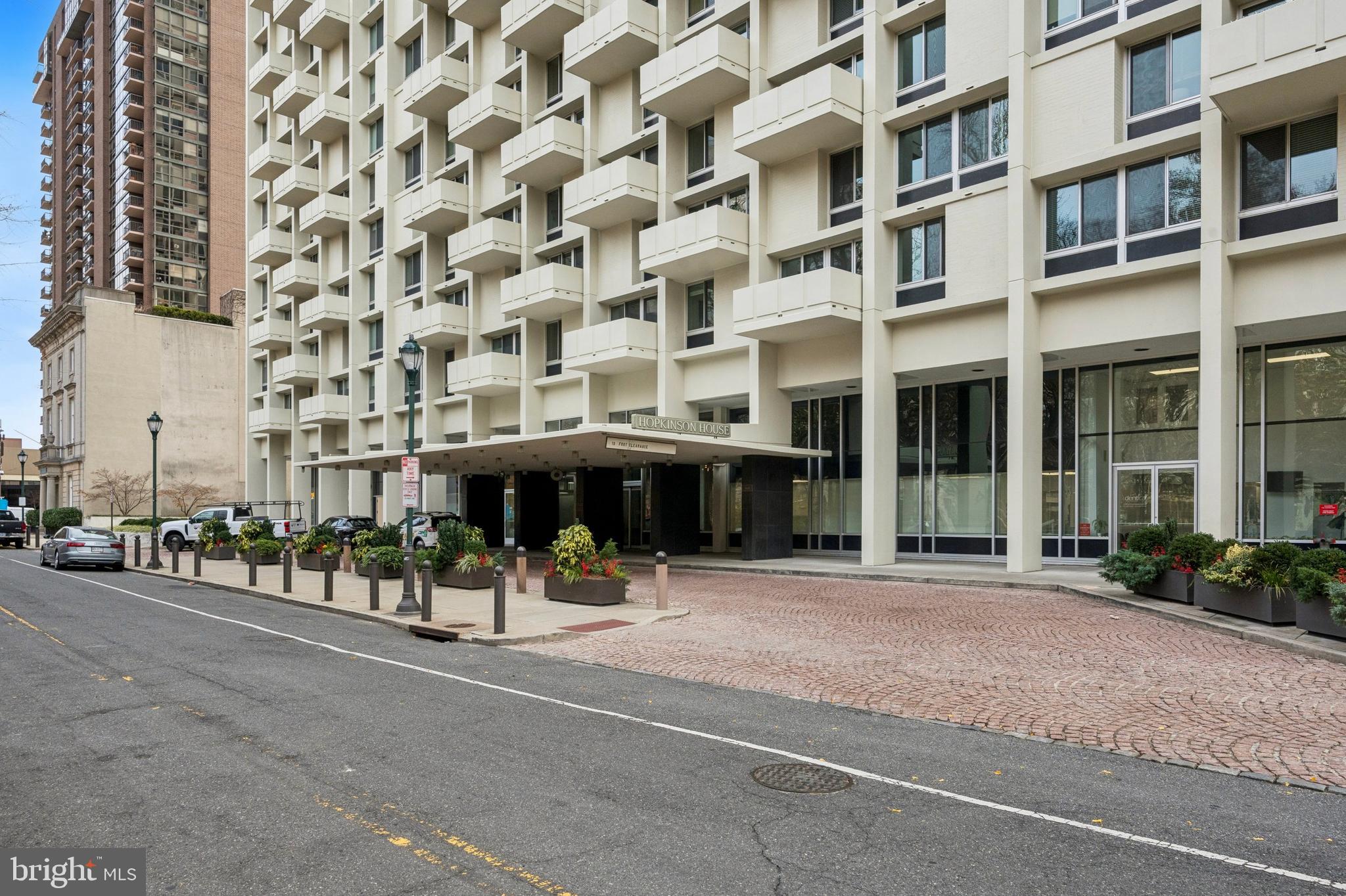 WASHINGTON SQ - Residential