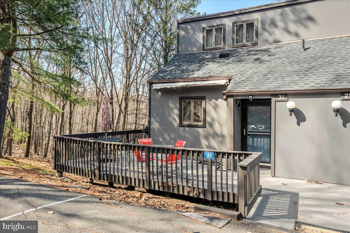 31 MIDDLE VILLAGE WAY