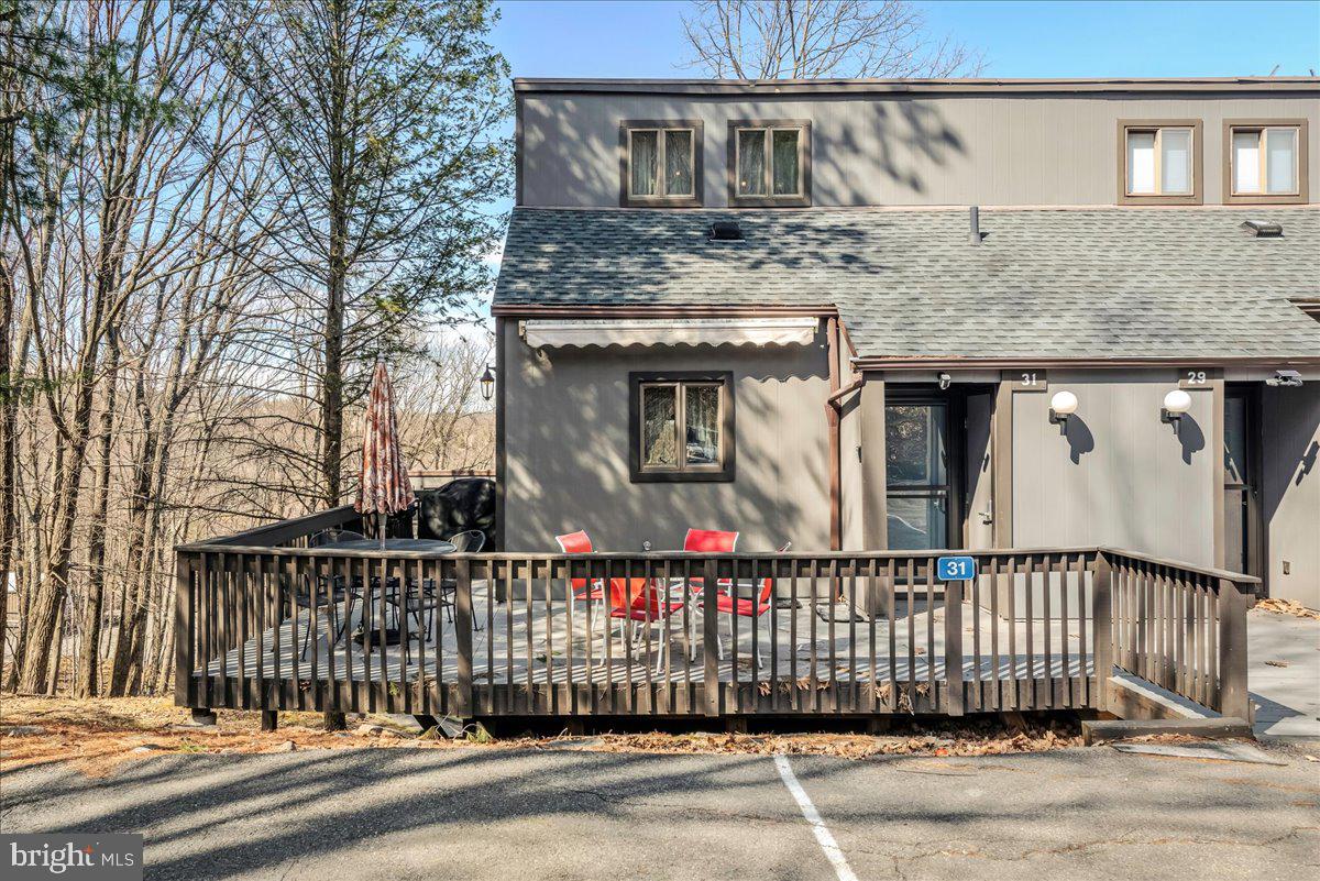 31 MIDDLE VILLAGE WAY