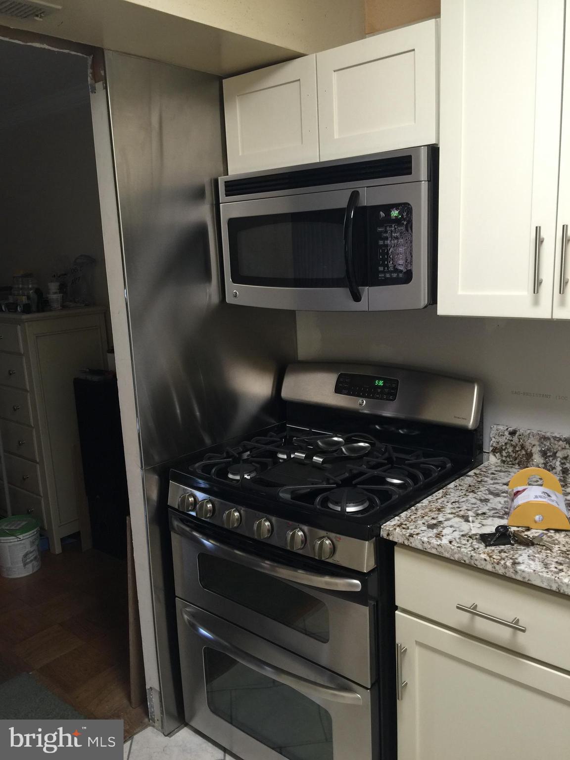125 SW CLUBHOUSE DRIVE D SW 10
