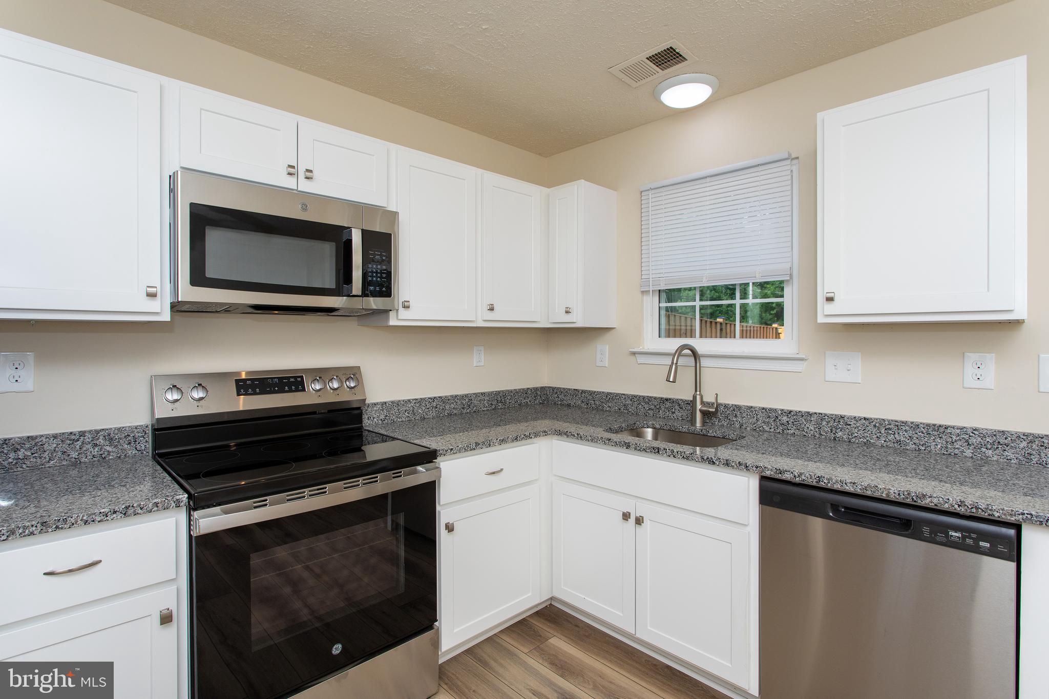 RIVERSIDE RUN IND HEAD - Residential