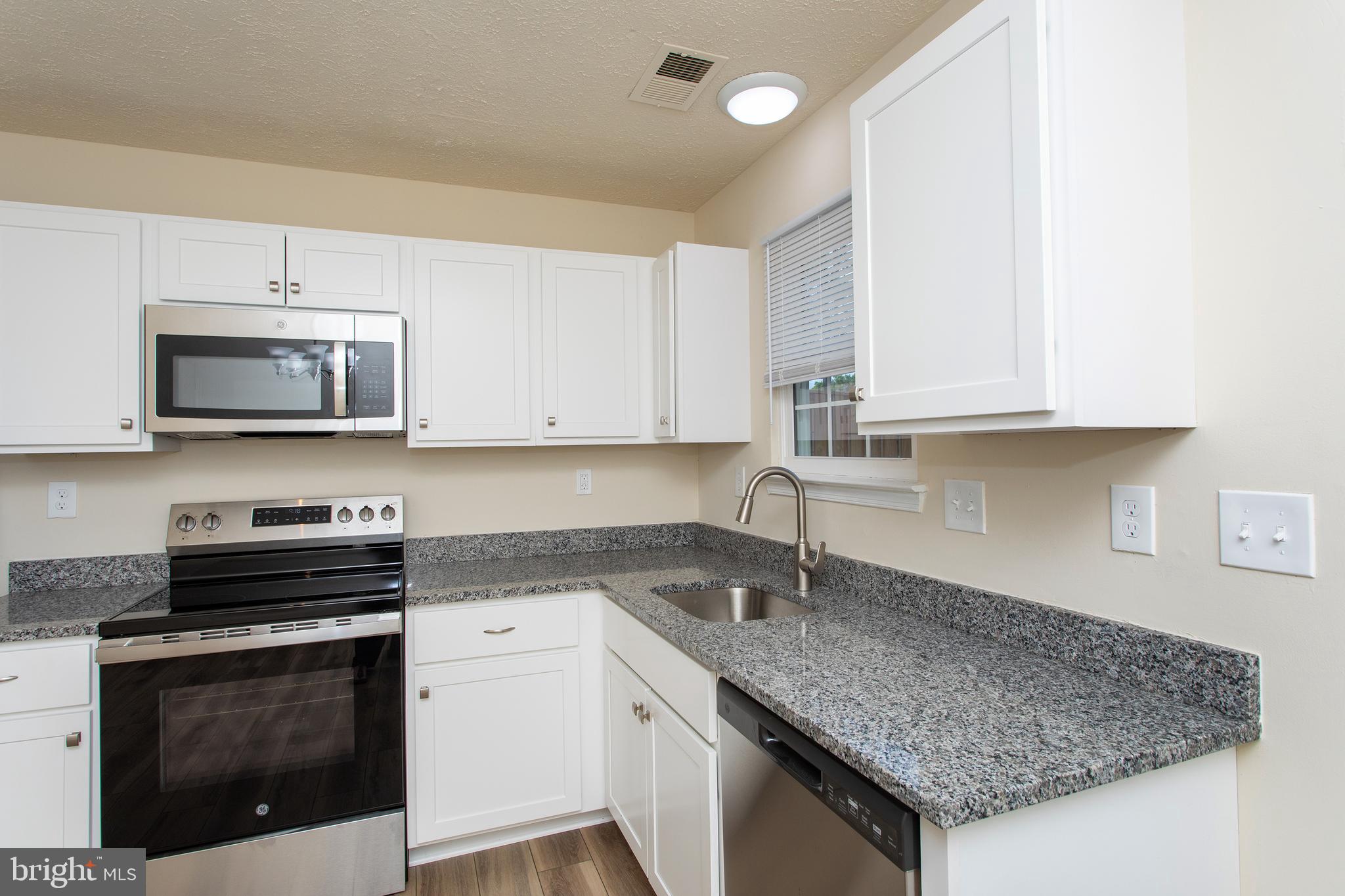 RIVERSIDE RUN IND HEAD - Residential