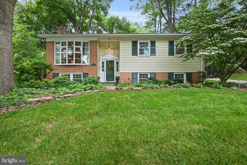 503 COLONY COURT NW VIENNA VA 22180