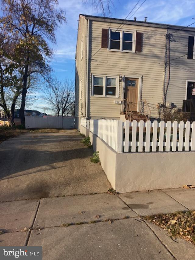 This Semi dethached Two Bedrooms Two Bathrooms Located in the Kentland Neighborhood
of the Landover Community, awaits a New Home Owner . This location offers a variety of public transportation such as Metro Buses and rail, Commuter trains ,and Amtract Trains all within minute.
There is also Easy Access to major Highways and byways Such as Rt. 50 Rt.202 , Interstate 495 and 95.
Also there are two strip malls within walking distant from this location.