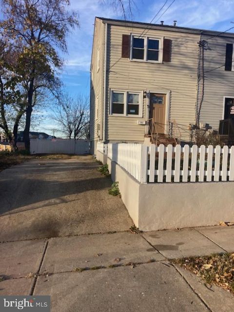 7012 E LOMBARD LANDOVER MD 20785