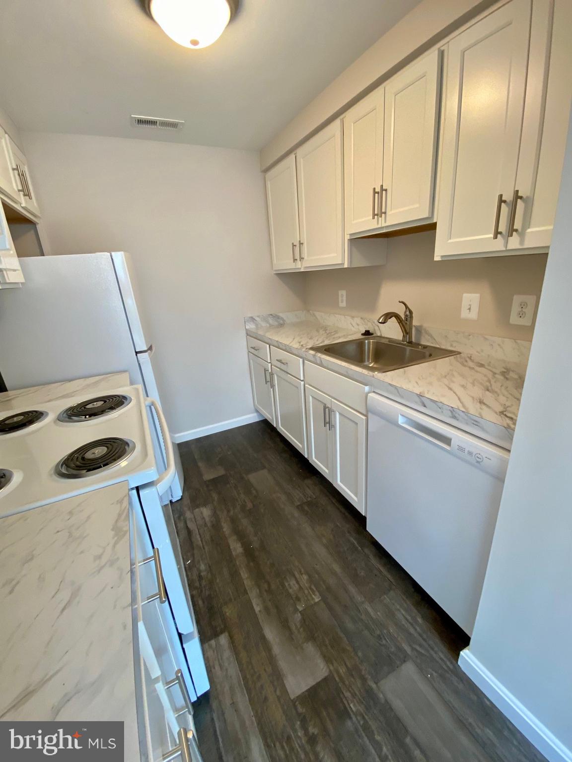 WOODSIDE SQUARE - Residential