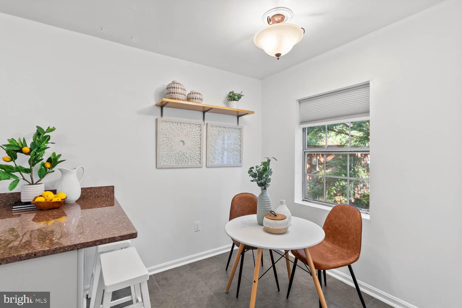 COLONIAL VILLAGE - Residential