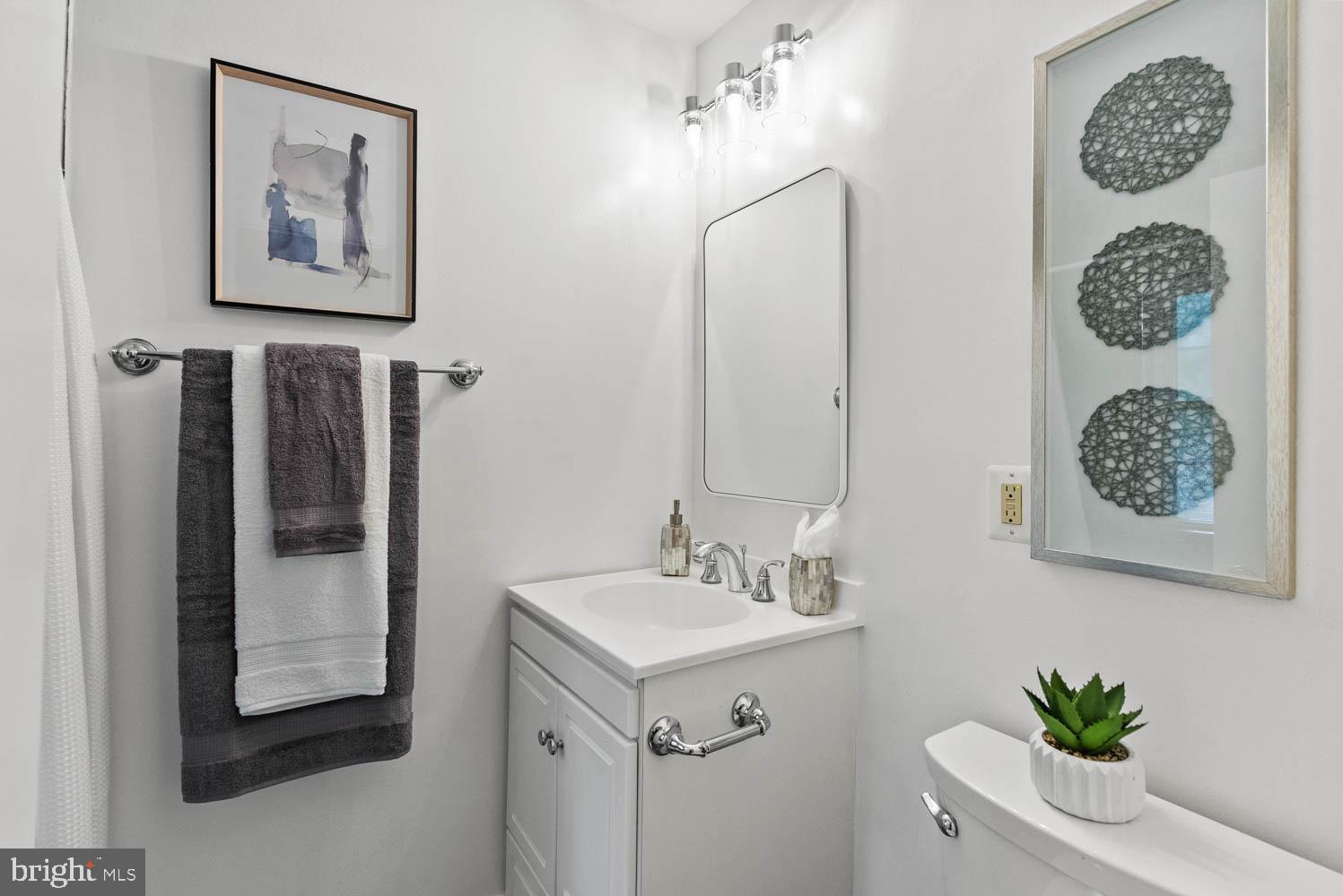 COLONIAL VILLAGE - Residential