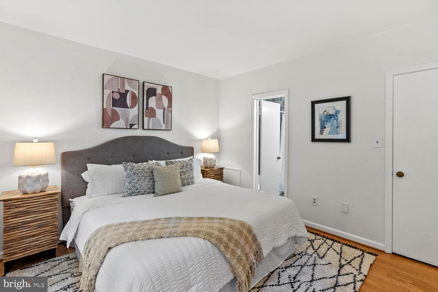 COLONIAL VILLAGE - Residential