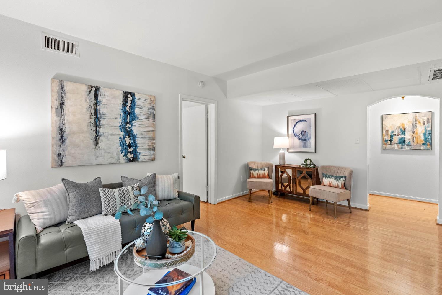 COLONIAL VILLAGE - Residential