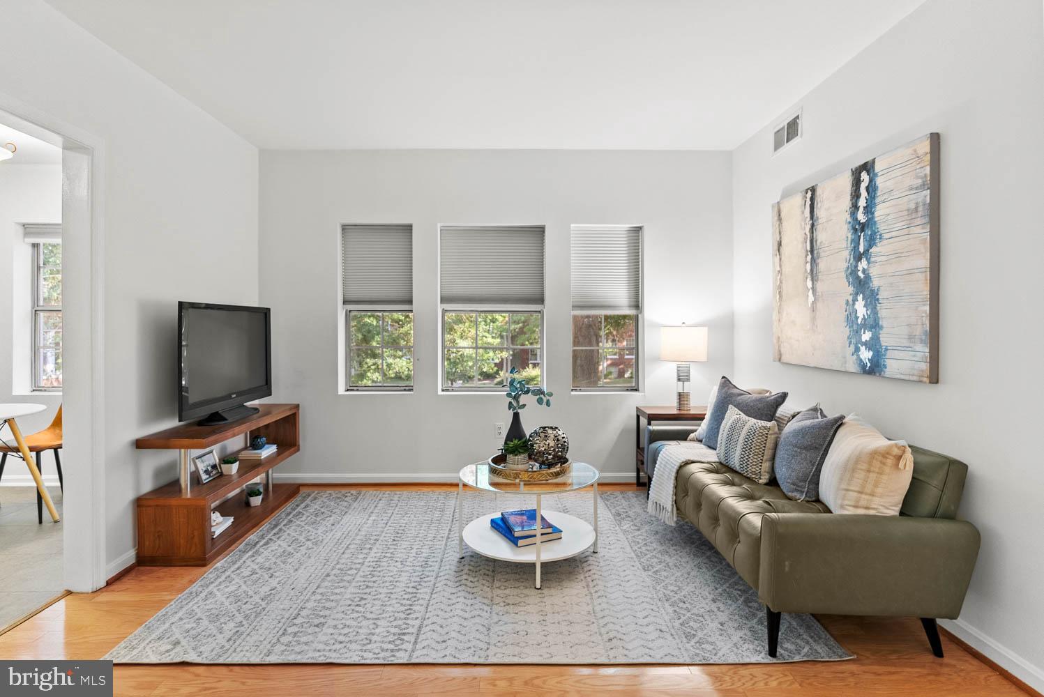 COLONIAL VILLAGE - Residential