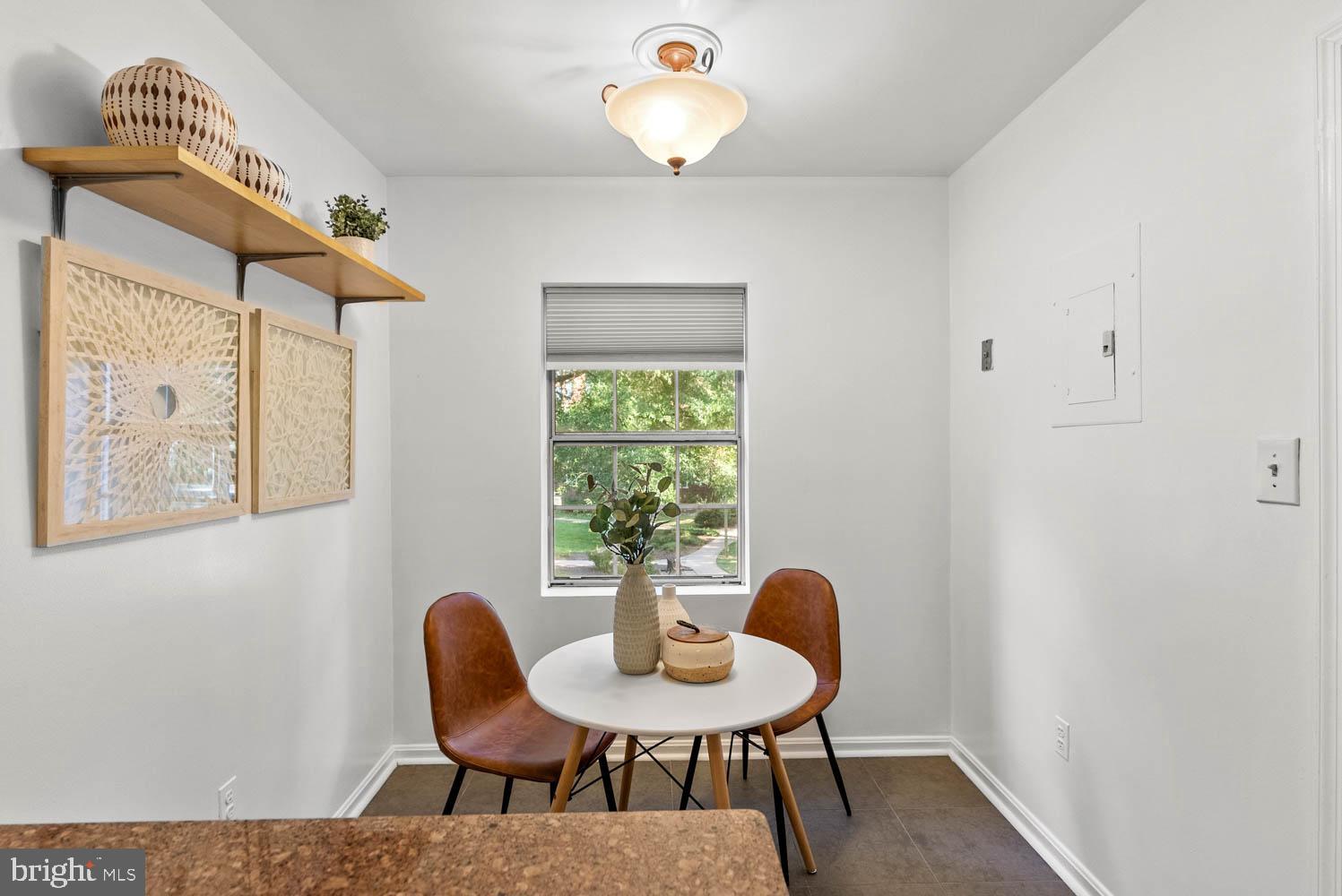 COLONIAL VILLAGE - Residential