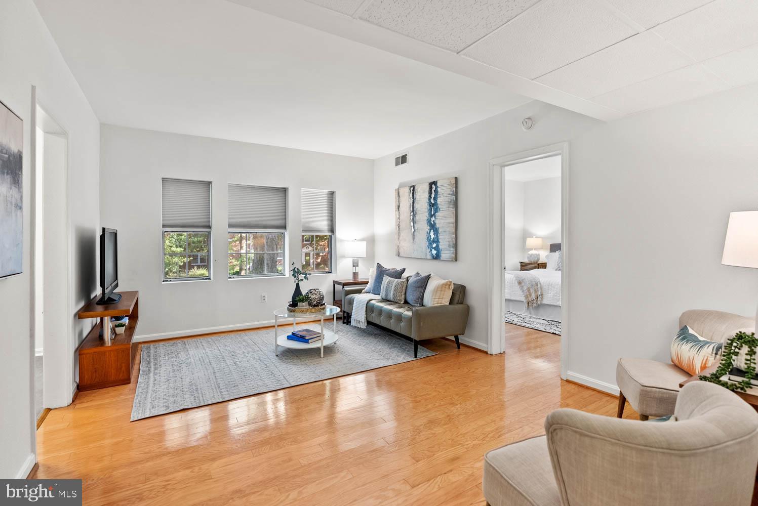 COLONIAL VILLAGE - Residential