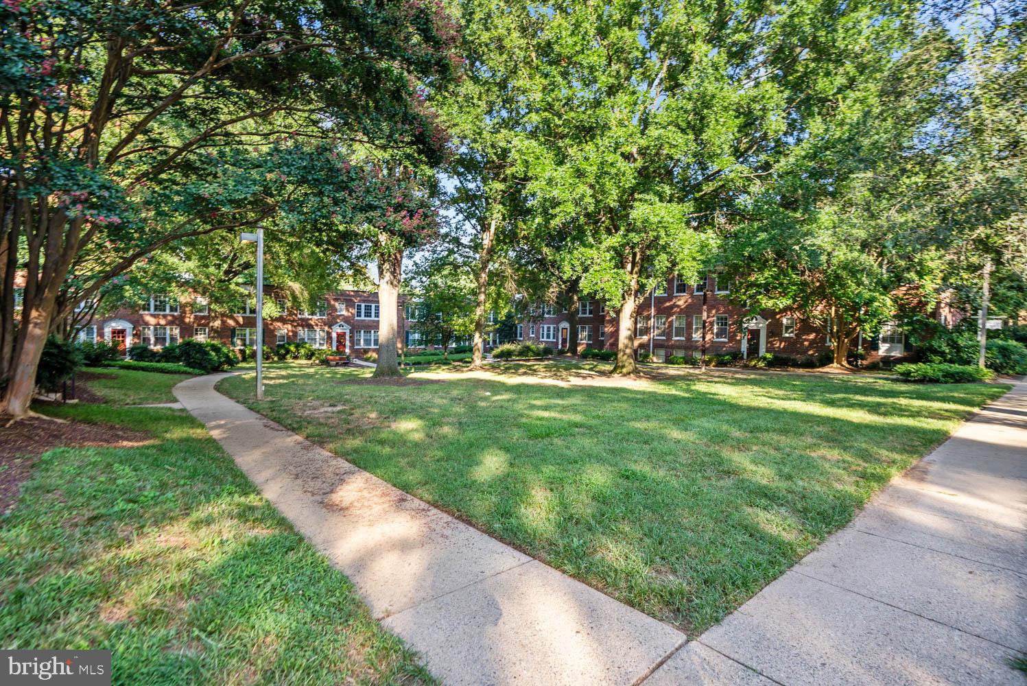 COLONIAL VILLAGE - Residential