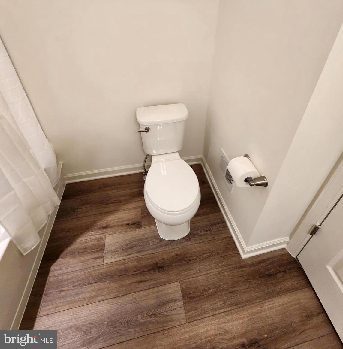 OVERLOOK AT RIVERSIDE TOWNHOMES - Residential Lease