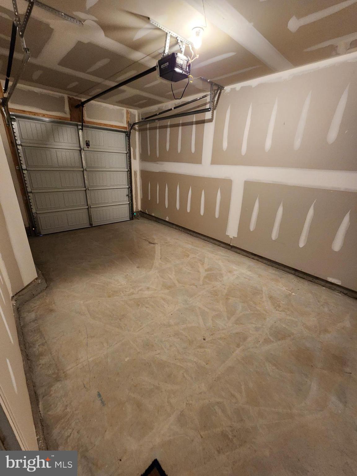 OVERLOOK AT RIVERSIDE TOWNHOMES - Residential Lease