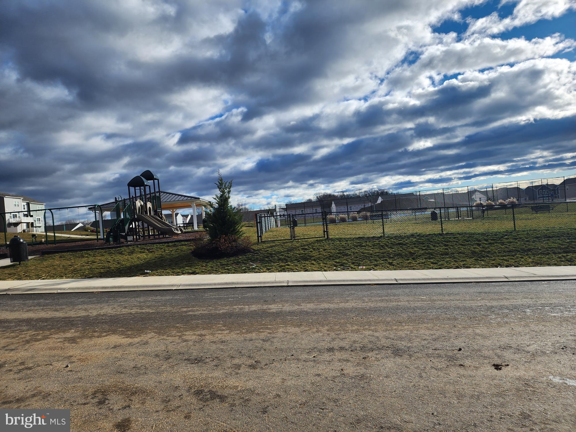 OVERLOOK AT RIVERSIDE TOWNHOMES - Residential Lease