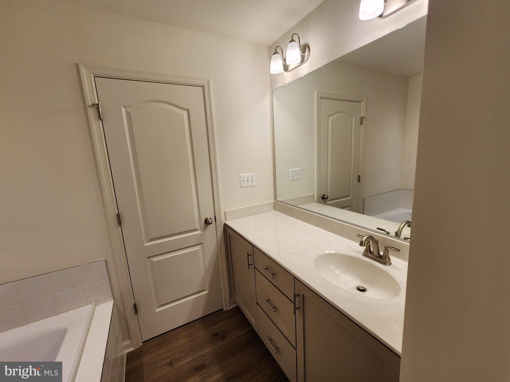 OVERLOOK AT RIVERSIDE TOWNHOMES - Residential Lease