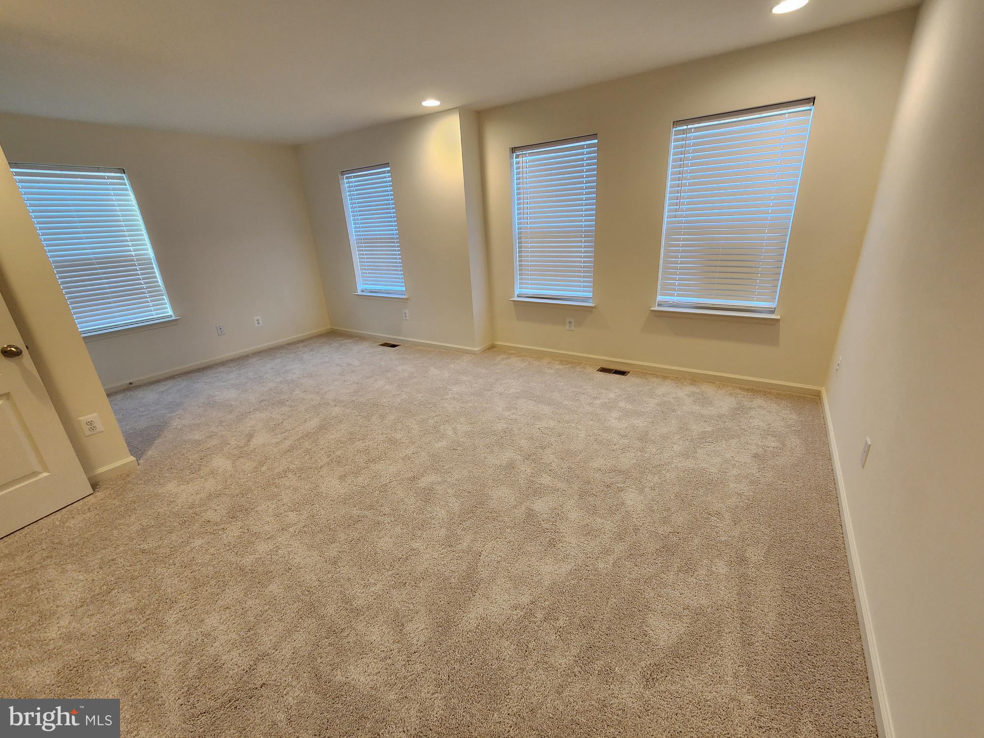 OVERLOOK AT RIVERSIDE TOWNHOMES - Residential Lease