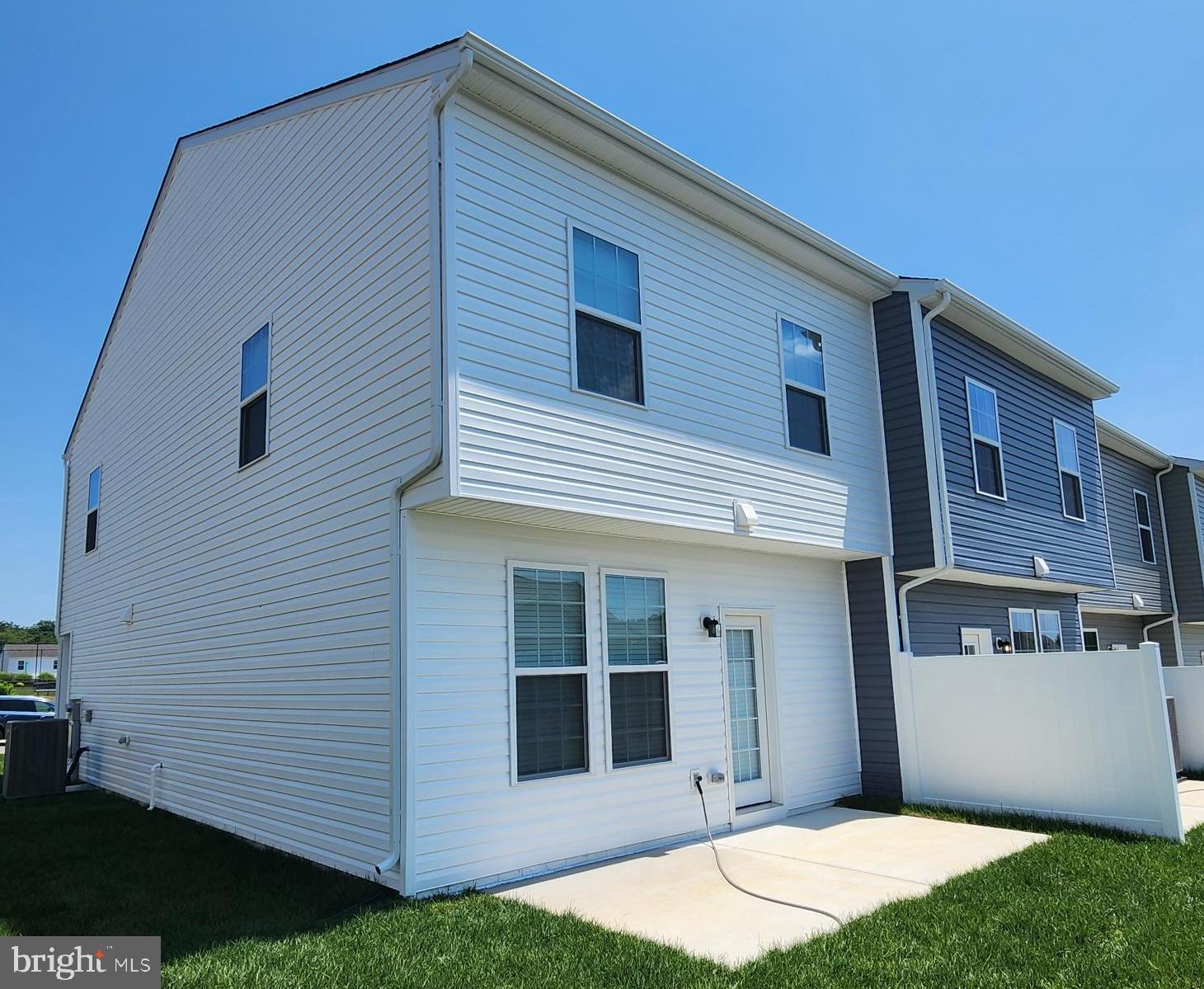 OVERLOOK AT RIVERSIDE TOWNHOMES - Residential Lease