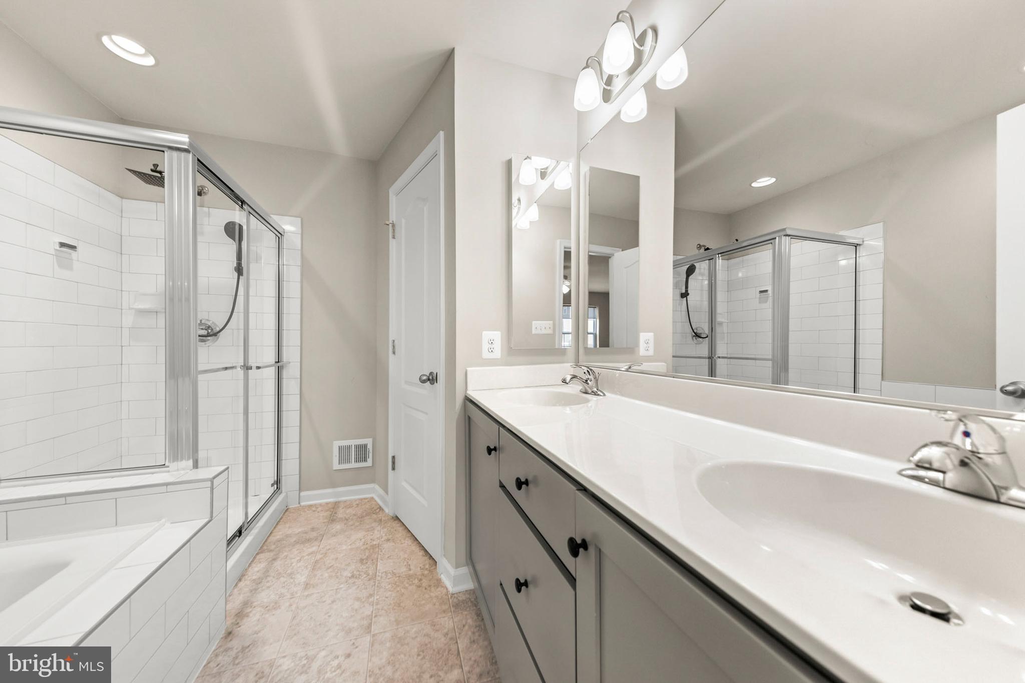 OVERLOOK AT RIVERSIDE TOWNHOMES - Residential