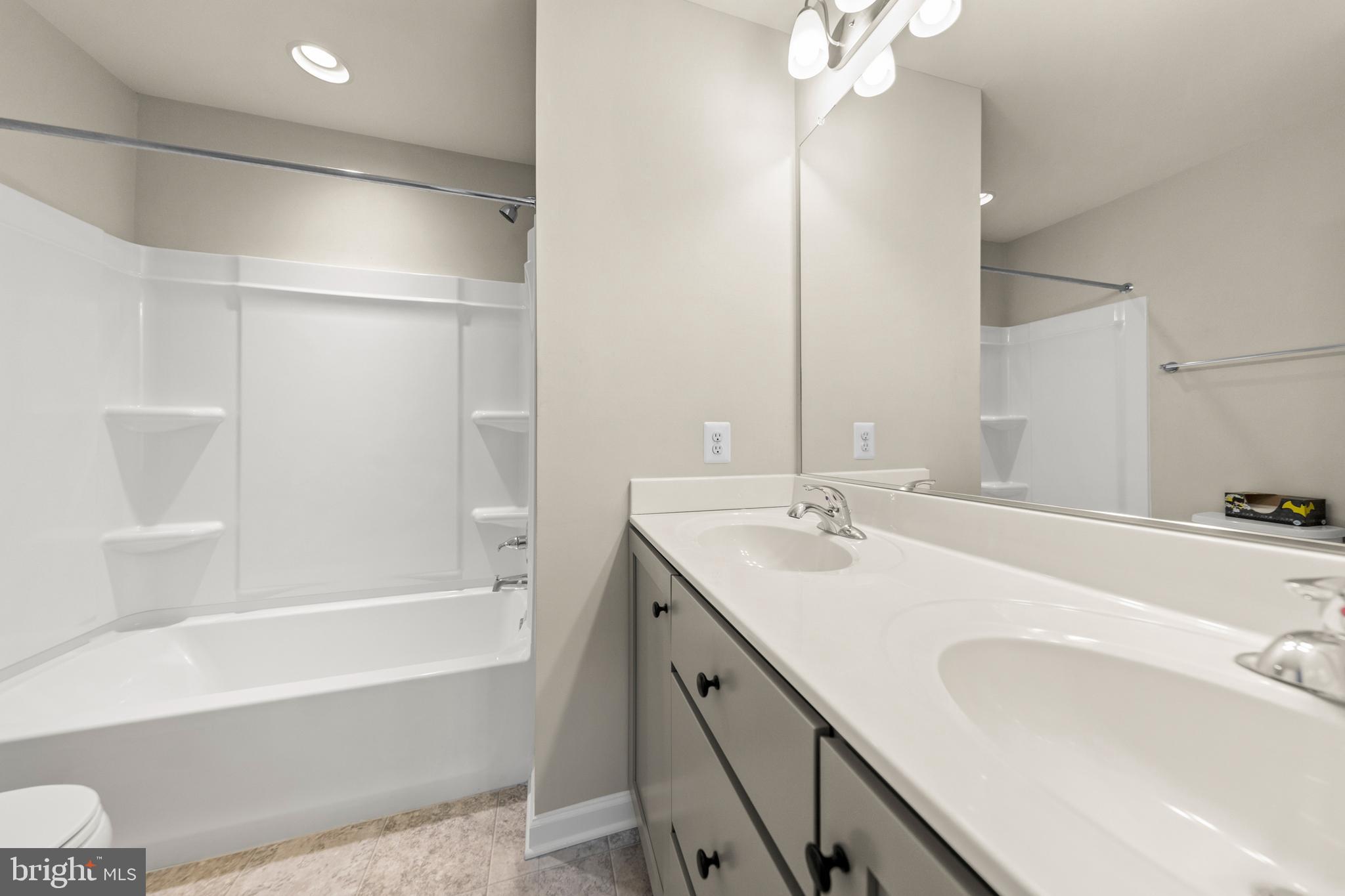 OVERLOOK AT RIVERSIDE TOWNHOMES - Residential