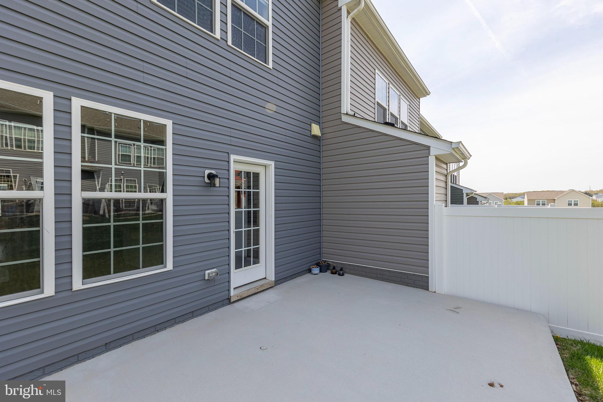 OVERLOOK AT RIVERSIDE TOWNHOMES - Residential