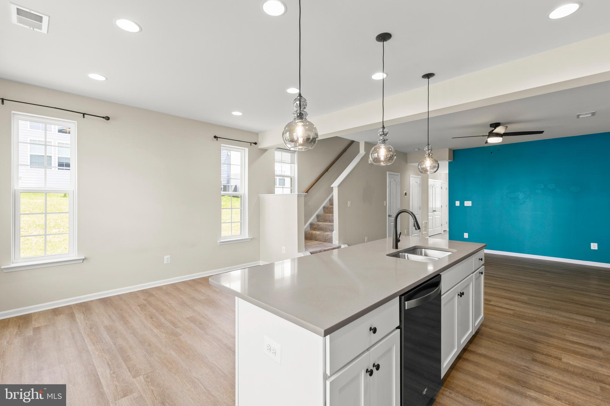 OVERLOOK AT RIVERSIDE TOWNHOMES - Residential